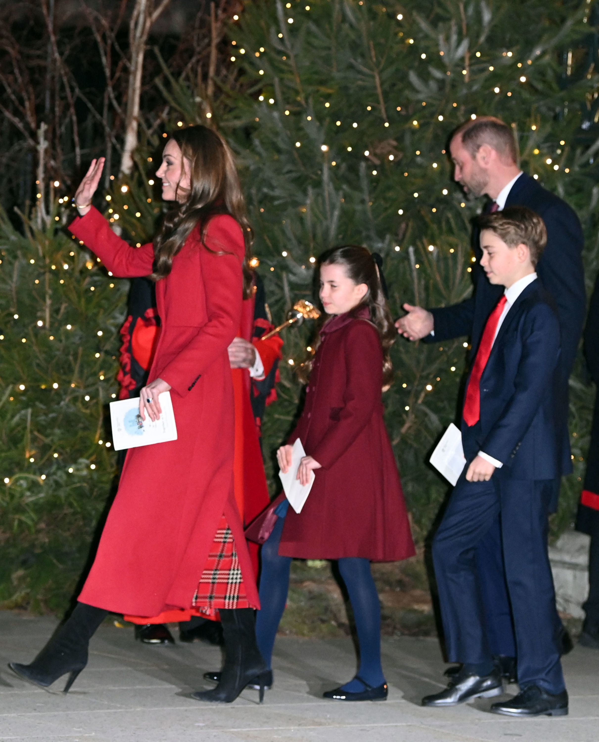 PHOTOS - Kate Middleton en pleine forme : elle apparaît avec William et leurs enfants au concert de Noël