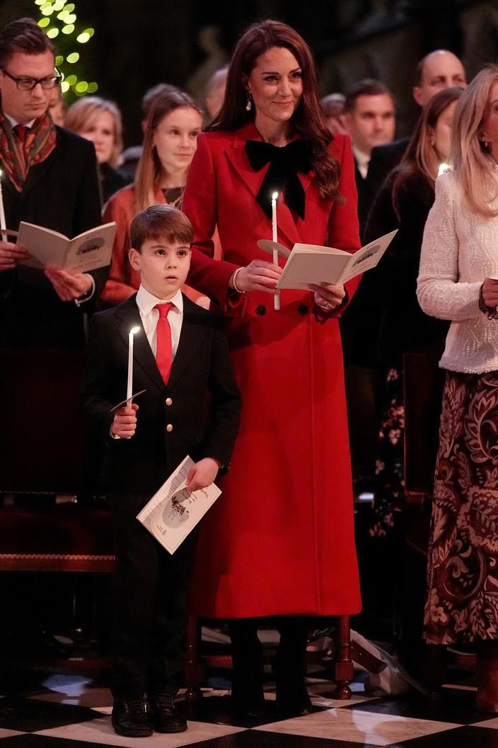 PHOTOS - Kate Middleton en pleine forme : elle apparaît avec William et leurs enfants au concert de Noël