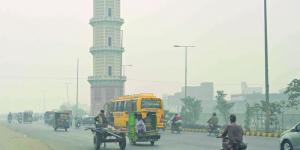 الضباب الدخاني يعطّل الحياة في لاهور الباكستانية