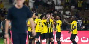 دوري روشن: الاتحاد يعتلي الصدارة بفوزه على الفتح (2-0)