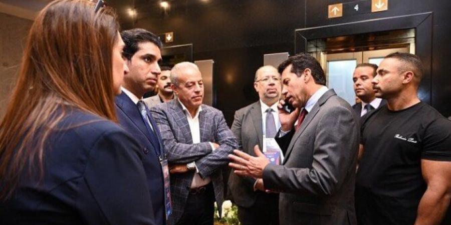 وزير الرياضة يهنئ منتخب الناشئين بعد الفوز على الجزائر