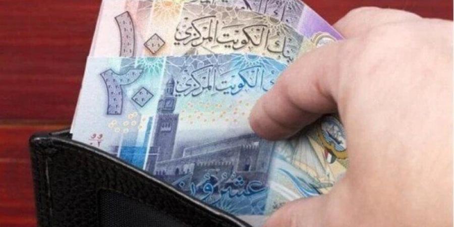 سعر الدينار الكويتي.. .كم وصل الآن في البنوك المصرية؟