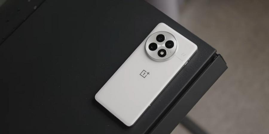 تسريب تفاصيل الألوان والذاكرة لـ OnePlus 13 و13R عالميًا