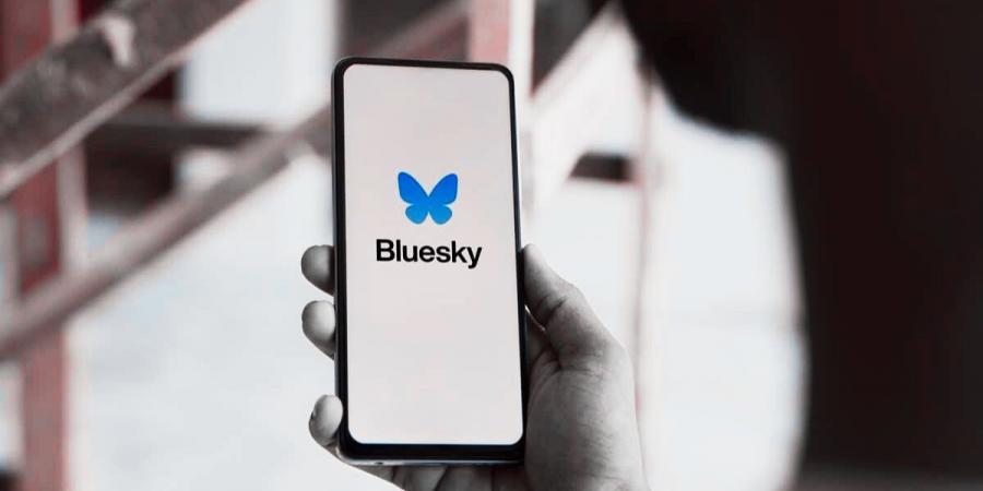 مستخدمو إكس ينتقلون إلى Bluesky.. فما السبب؟