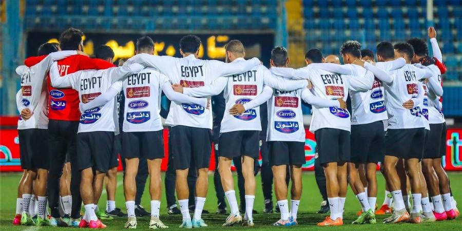 مدافع منتخب مصر علي رادار الأهلي