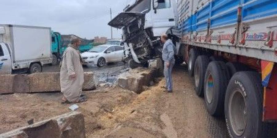  بسبب الامطار.. اصطدام سيارة نقل ثقيل بالبلدورات بالقليوبية