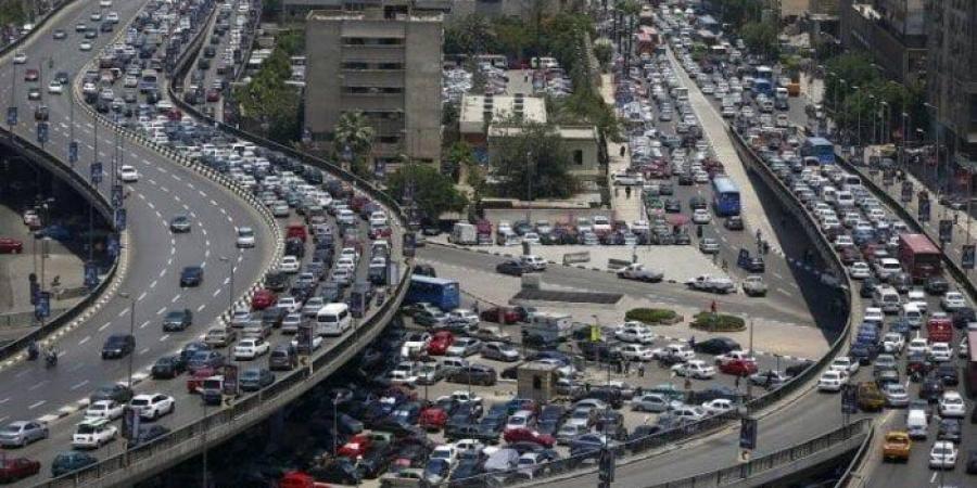 قبل ما تتحرك من بيتك.. كثافات مرورية على أغلب طرق ومحاور القاهرة والجيزة