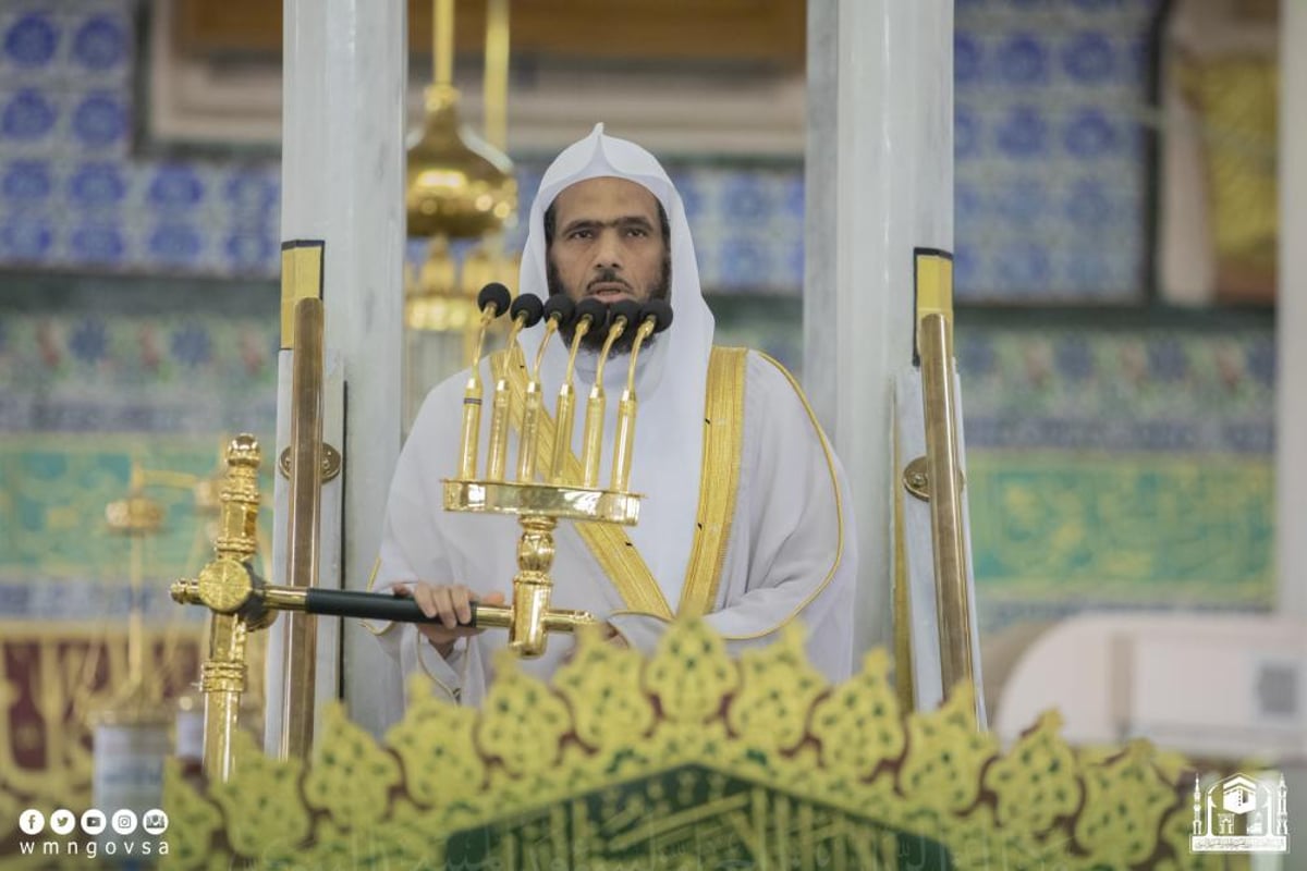 إمام المسجد النبوي: الإسلام يربي أفراده على العطاء ويجعلهم نبعًا يفيض بالخير والعطاء